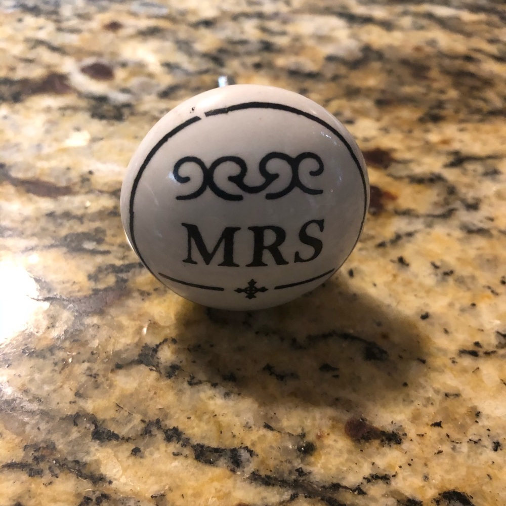 Drawer pulls/knobs - Picture 3 of 3
